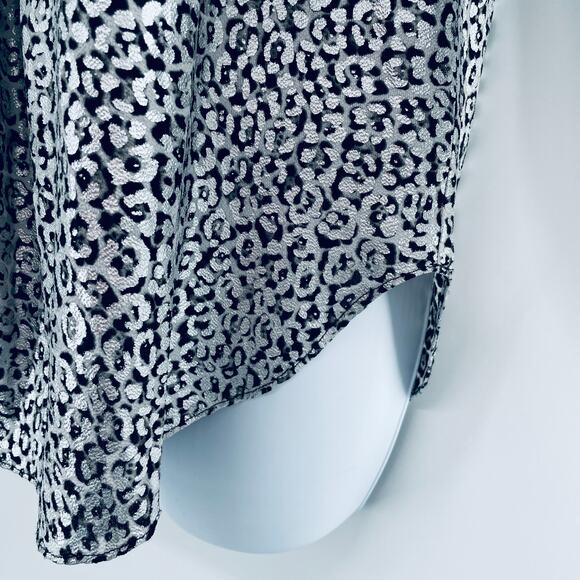 MICHAEL KORS Silver Metallic Animal Print Long Sleeve V-Neck Blouse XS - Picture 4 of 12